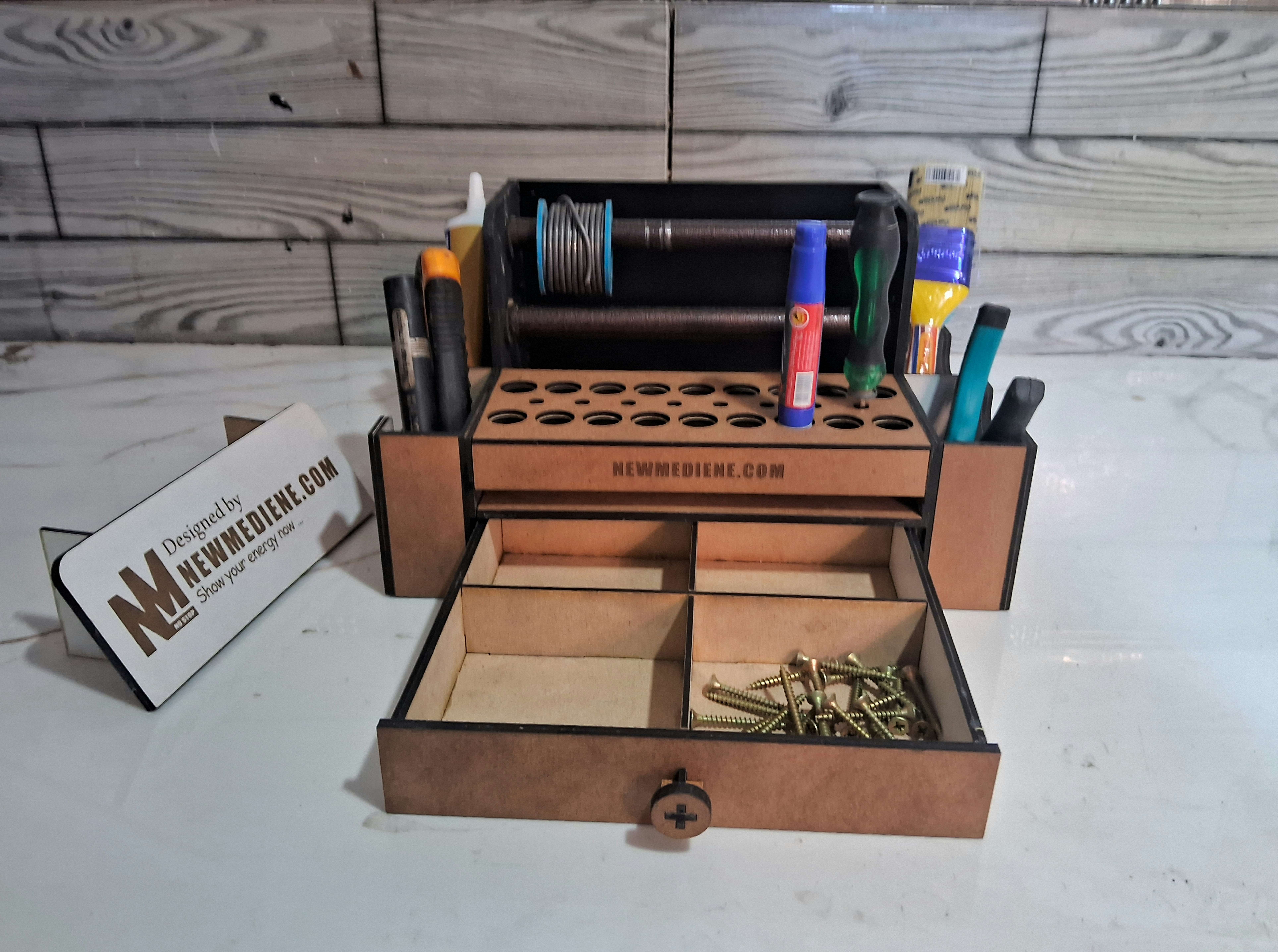 Boîte de rangement pour les outils de travail